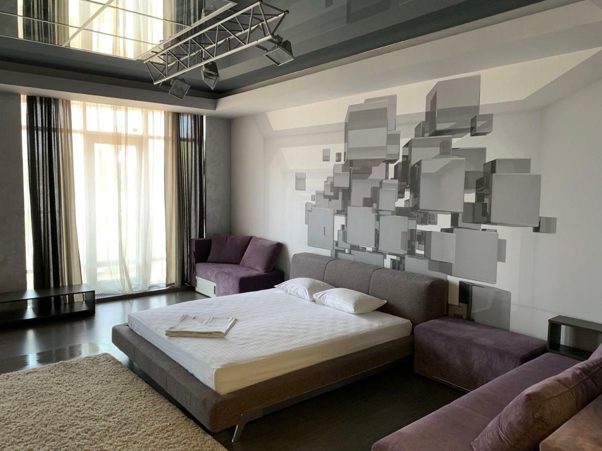 Apartments Raisy Okipnoi Kyiv Exterior photo
